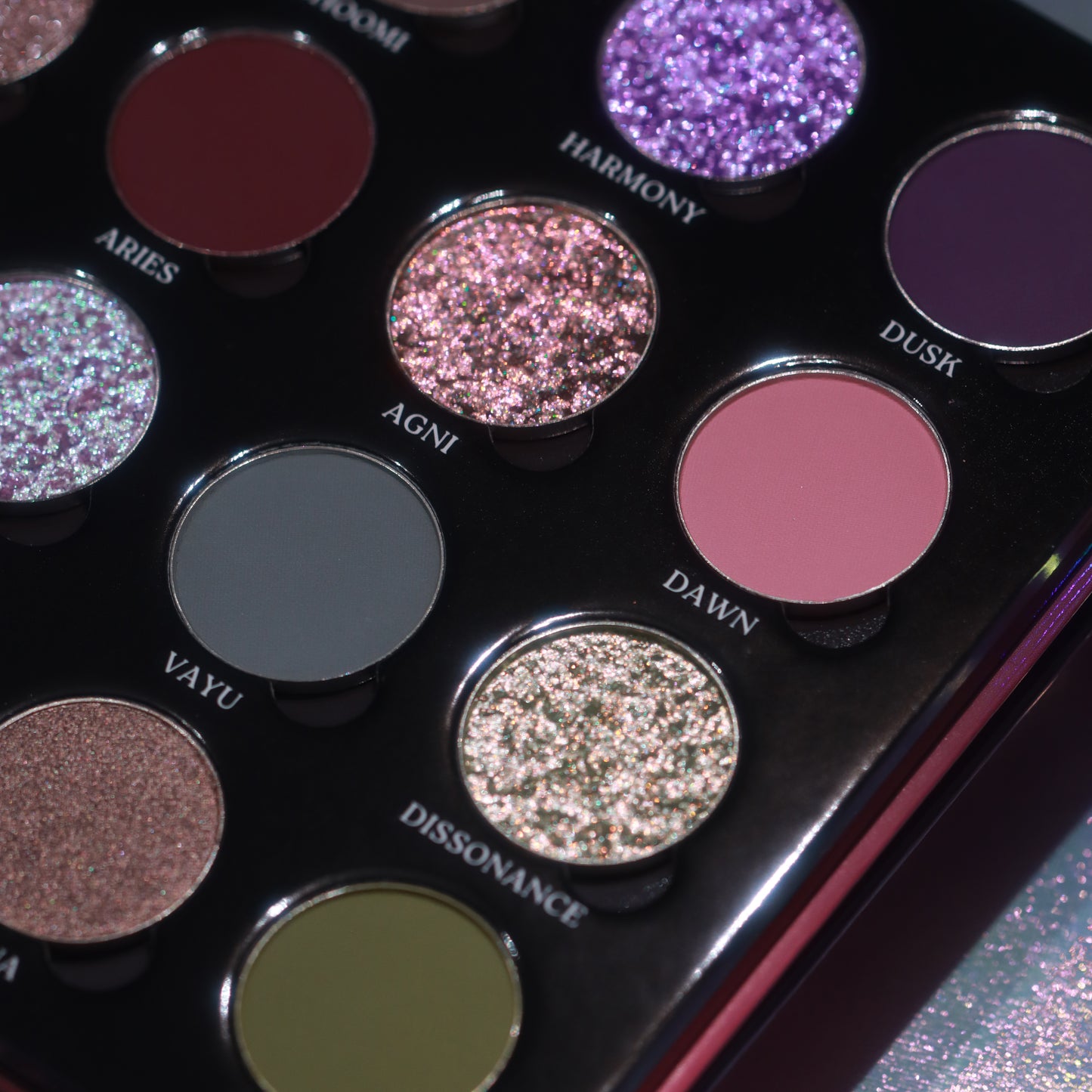 Coalescence x noopur_makeup Magnetic Palette